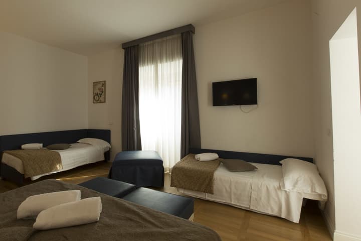 Floris Hotel