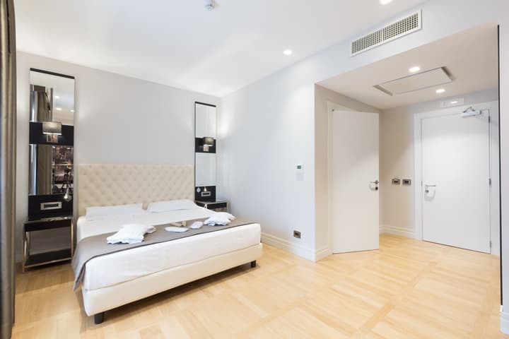 Floris Hotel