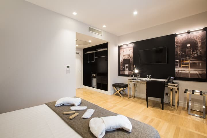 Floris Hotel
