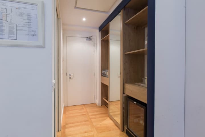 Floris Hotel