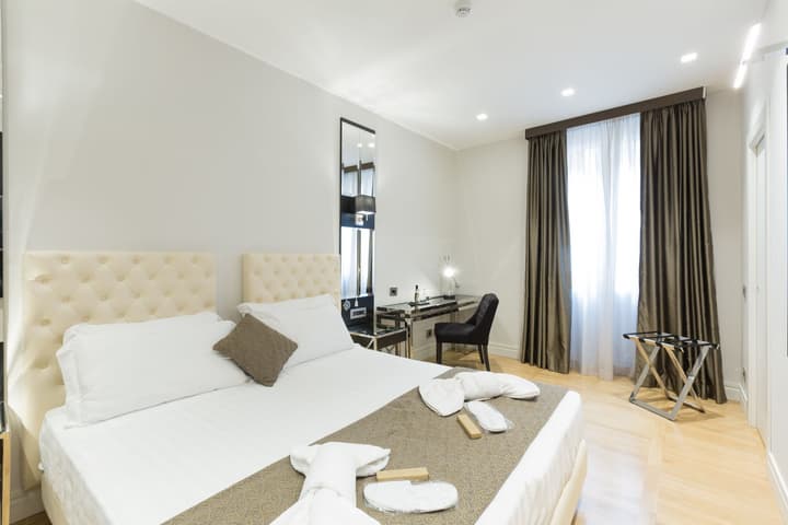 Floris Hotel
