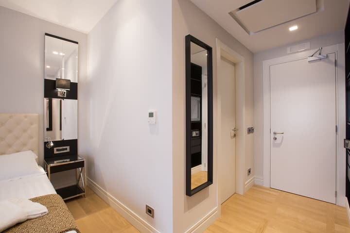 Floris Hotel