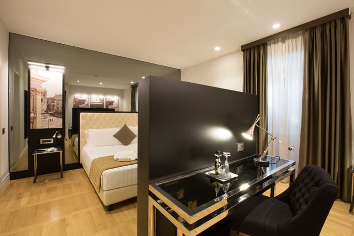 Floris Hotel