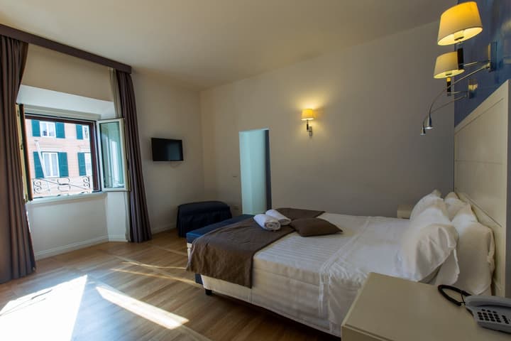 Floris Hotel