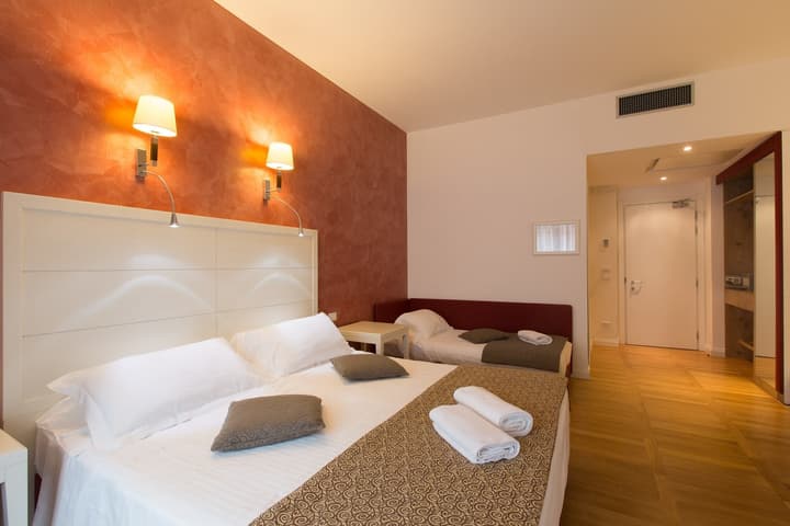 Floris Hotel