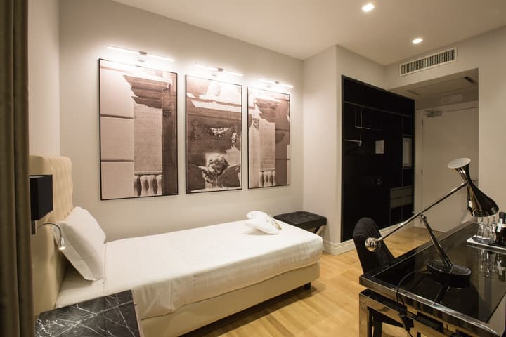 Floris Hotel