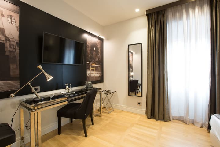 Floris Hotel