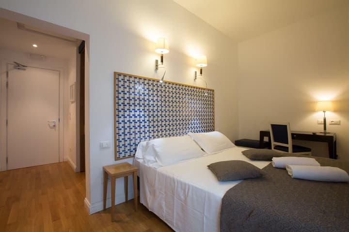 Floris Hotel