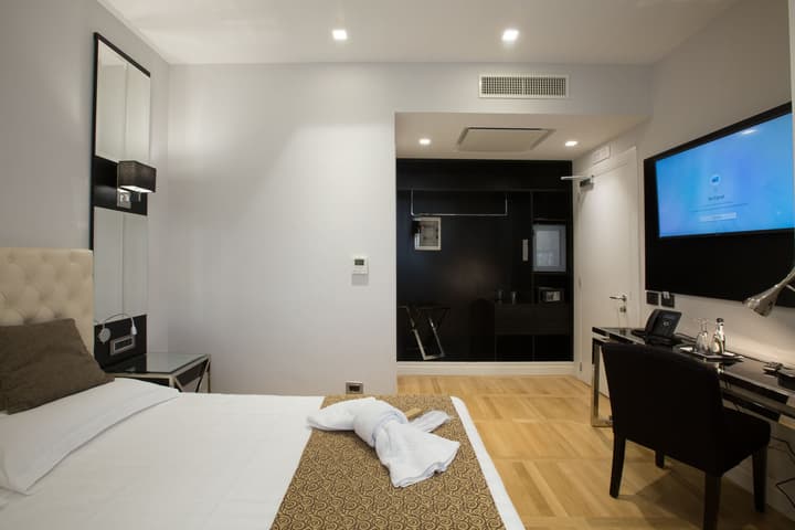 Floris Hotel