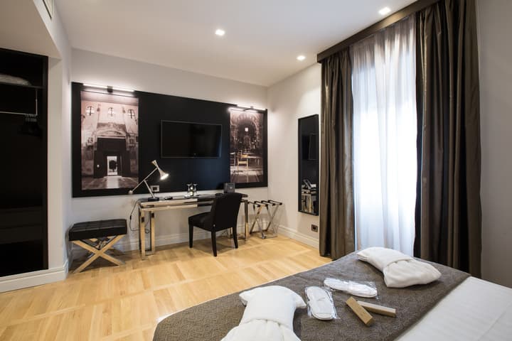Floris Hotel