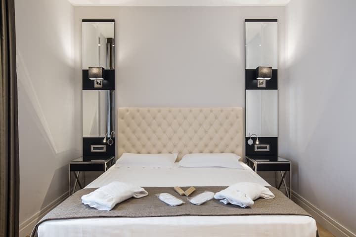 Floris Hotel