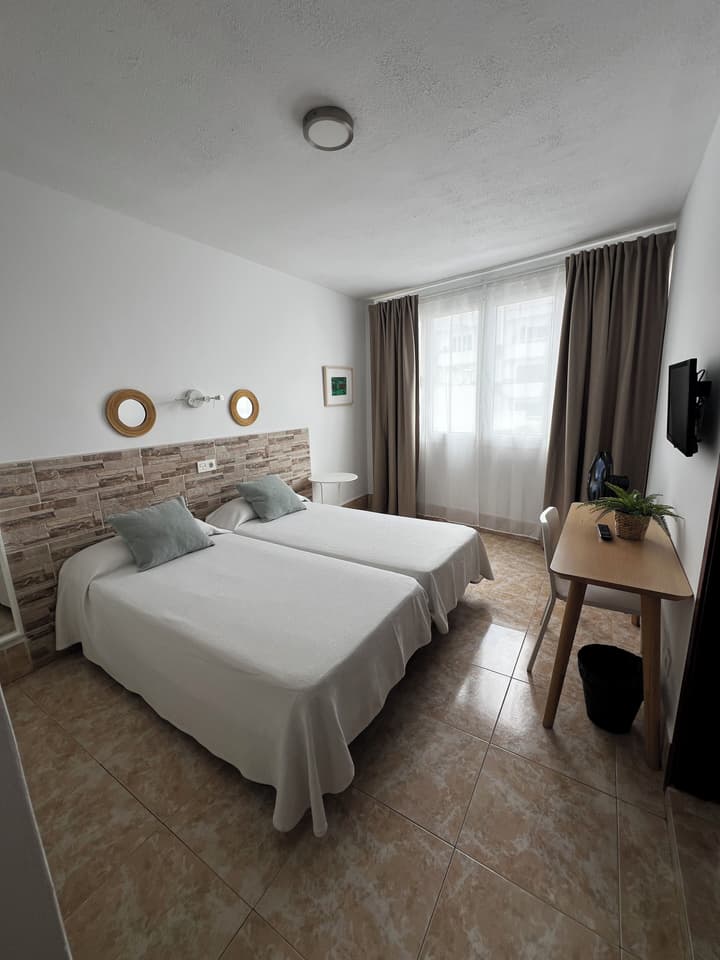 Hostal Residencia Cardona