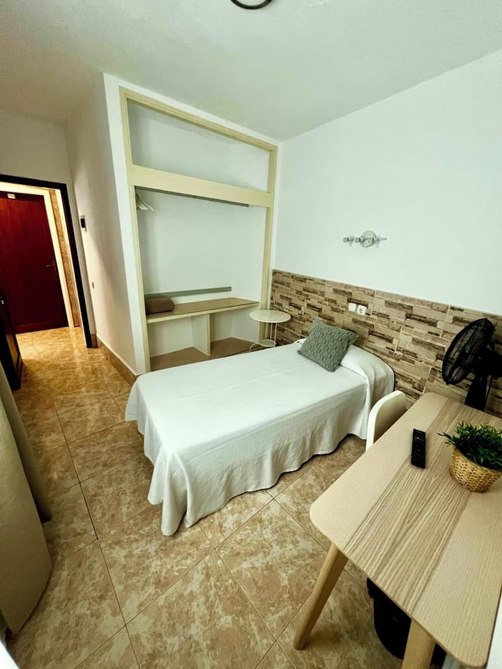 Hostal Residencia Cardona