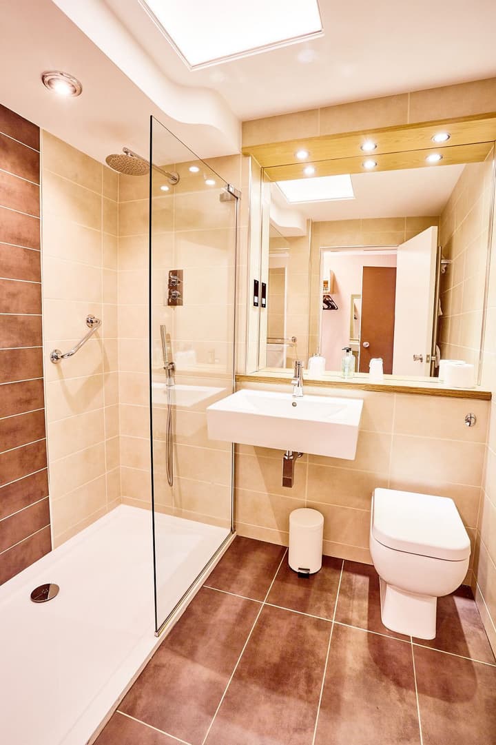 Abbotsford Hotel