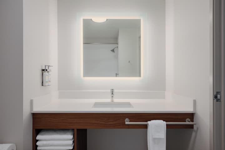 Holiday Inn Express & Suites Victoria - Colwood