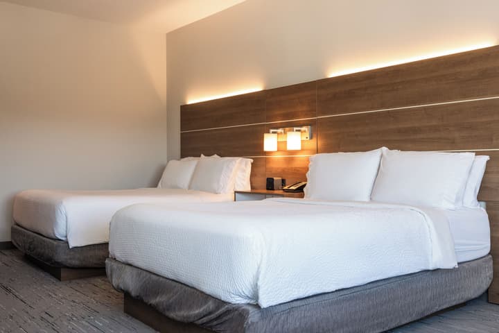 Holiday Inn Express & Suites Victoria - Colwood