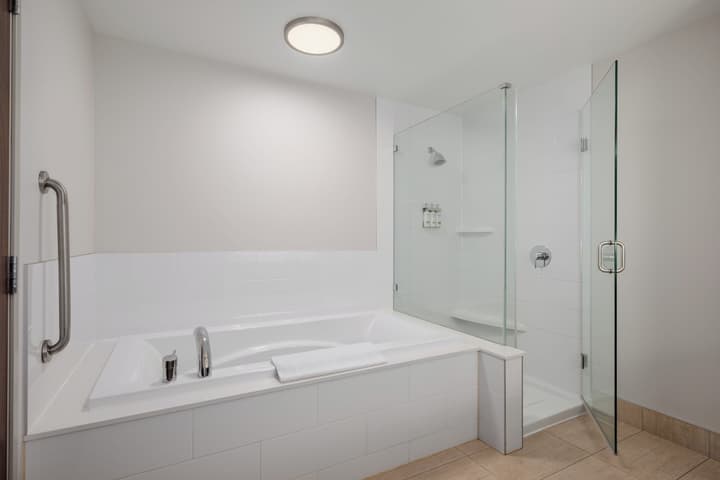 Holiday Inn Express & Suites Victoria - Colwood