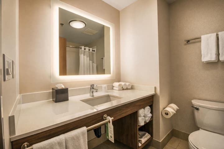 Holiday Inn Express & Suites Victoria - Colwood