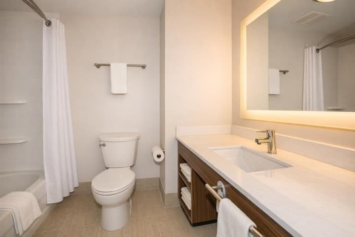 Holiday Inn Express & Suites Victoria - Colwood