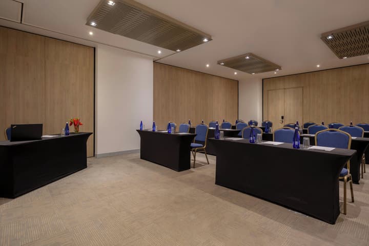Courtyard By Marriott Santa Marta Resort