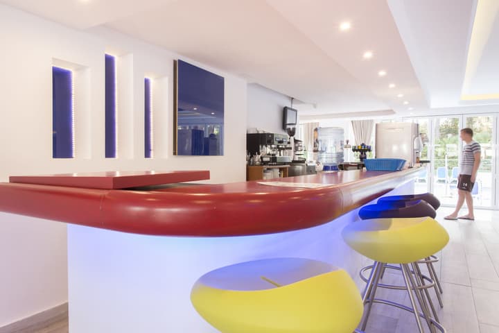 Guya Wave Hotel
