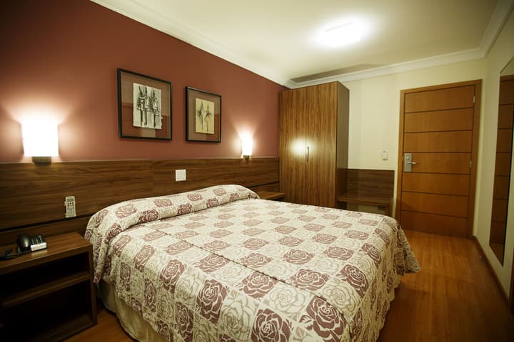 Eston Hotel