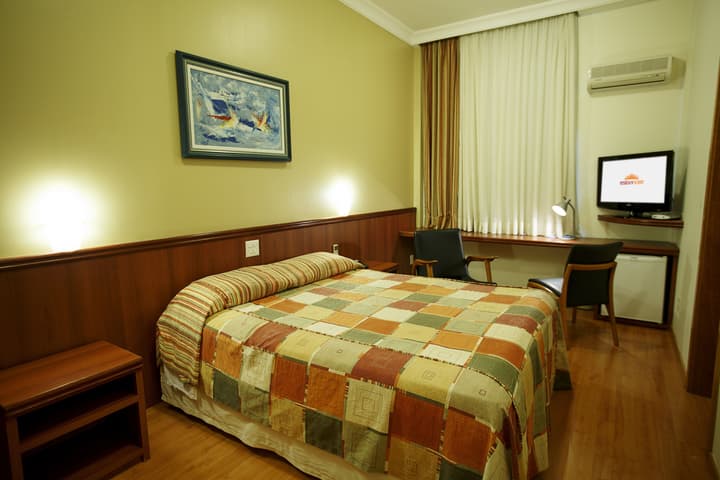 Eston Hotel