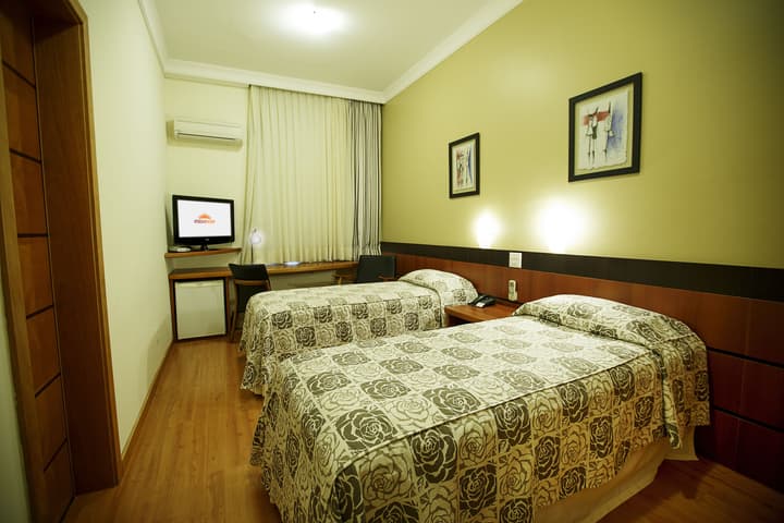 Eston Hotel