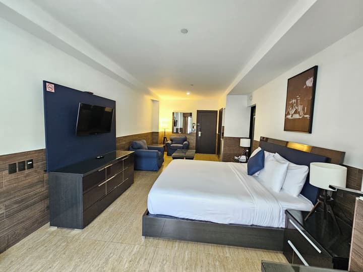 Beverly Hills: Hotel & Business
