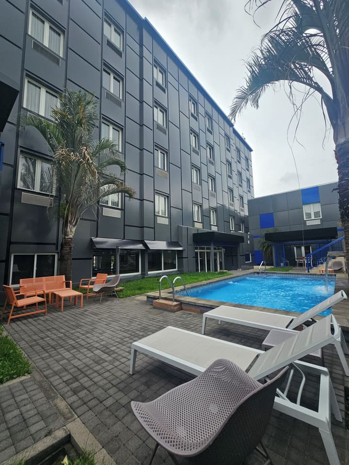 Beverly Hills: Hotel & Business