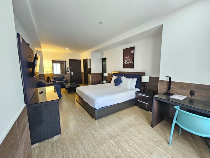 Beverly Hills: Hotel & Business