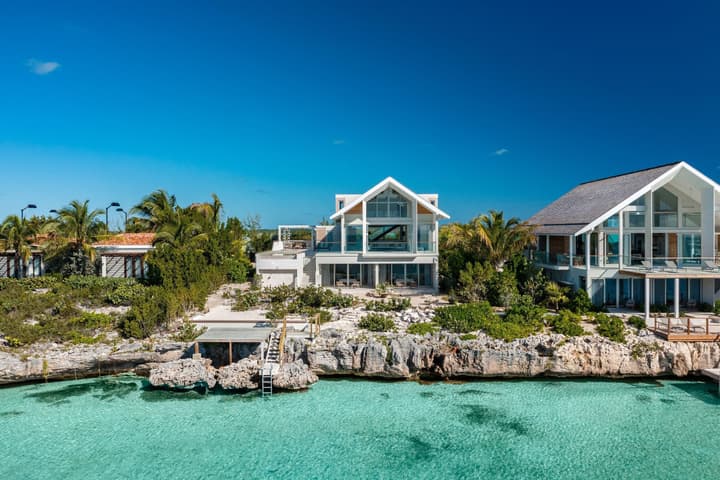 La Mer Villa West Luxury Oceanfront on Sapodilla Bay