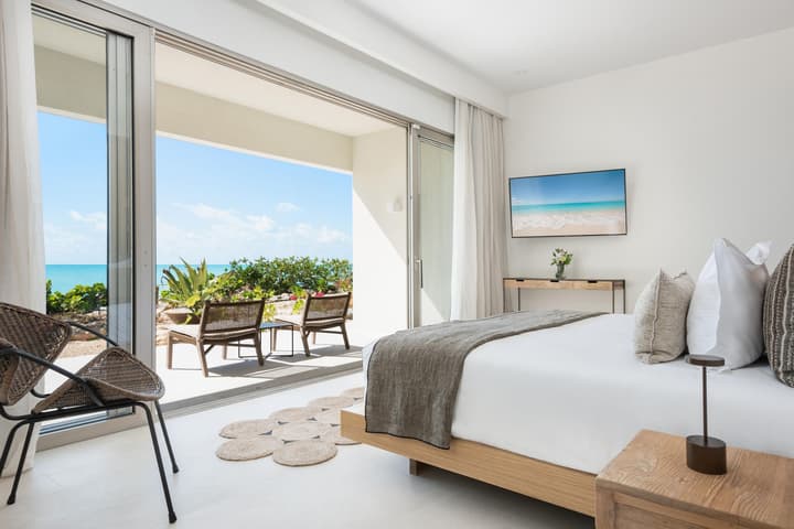 La Mer Villa West Luxury Oceanfront on Sapodilla Bay