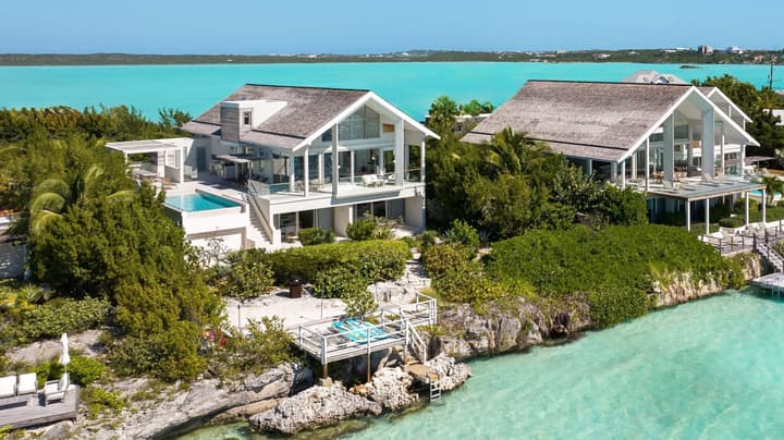 La Mer Villa West Luxury Oceanfront on Sapodilla Bay