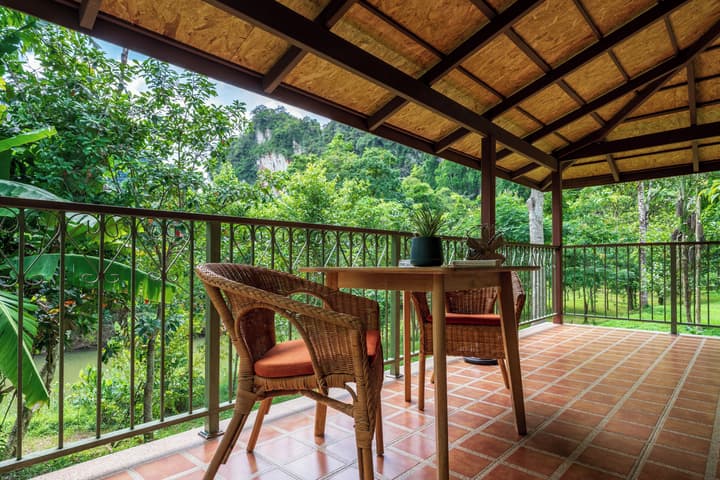 Lost Horizon Resort - Khao Sok