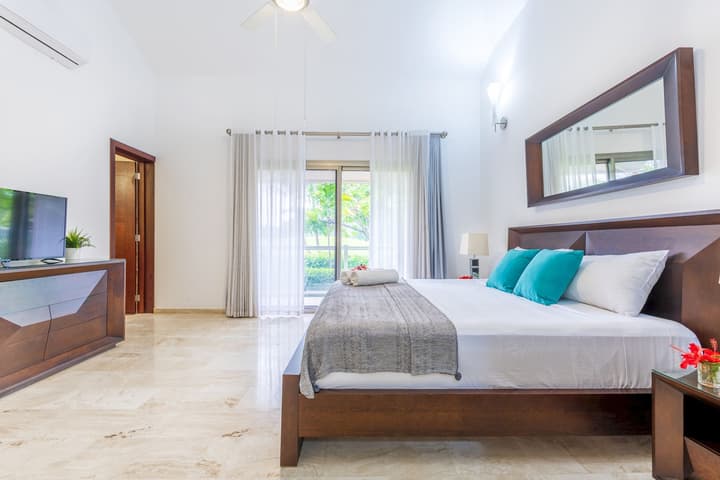 Villa Desiree 5BR Cocotal Luxury Villa Pool Maid