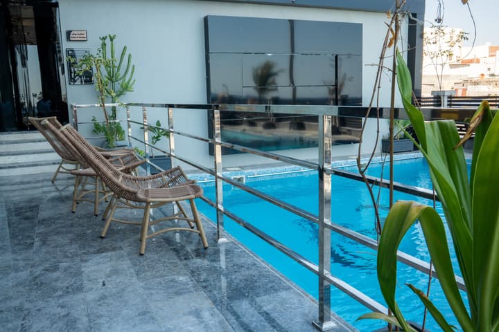SEA TOWER HOTEL