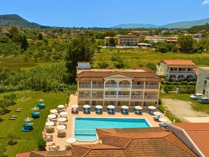 Manousis ApartHotel