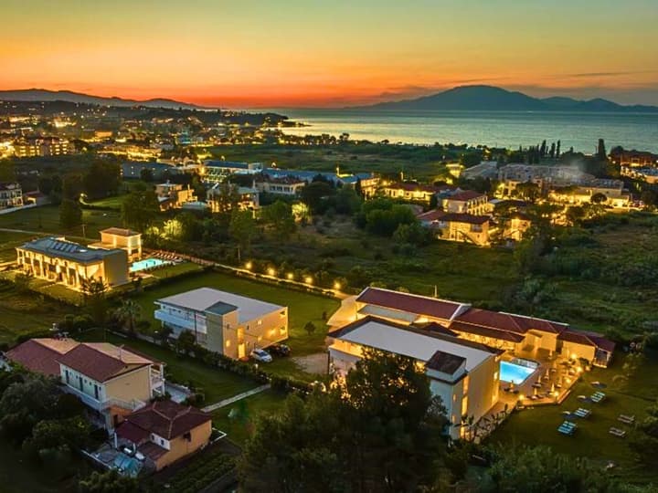 Manousis ApartHotel