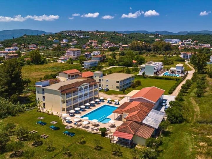 Manousis ApartHotel