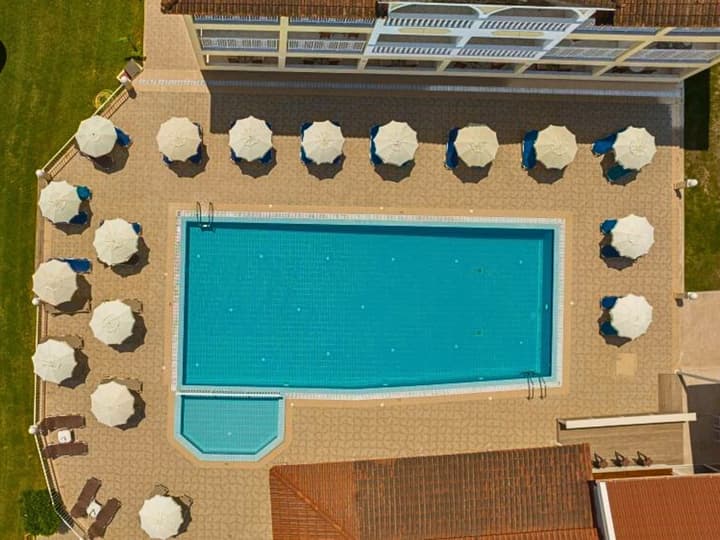 Manousis ApartHotel