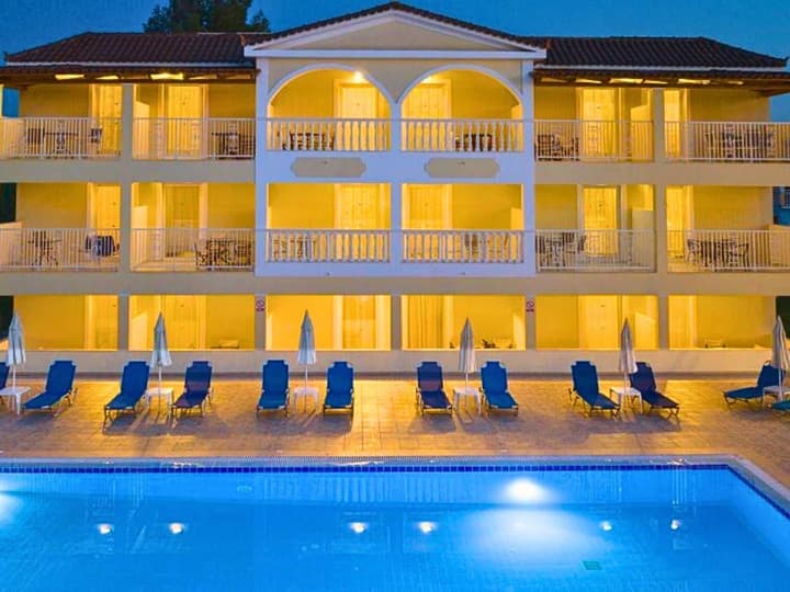 Manousis ApartHotel