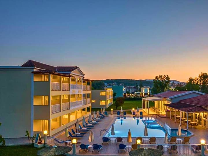 Manousis ApartHotel