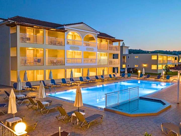 Manousis ApartHotel