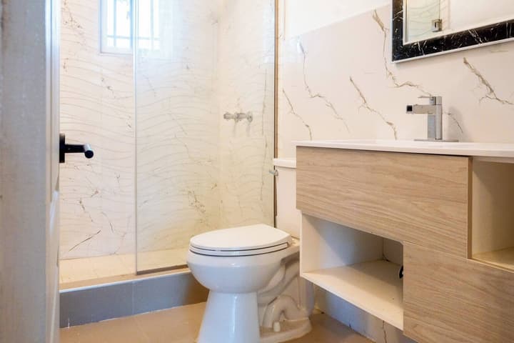 Modern Home 10minstobeach, Private Cliff, AC Wifi