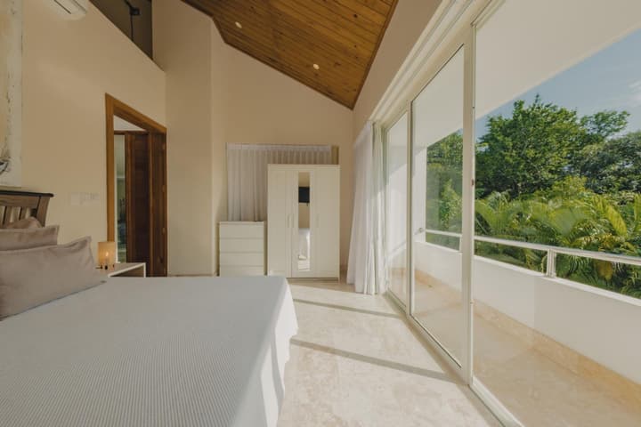Modern Luxury With Outdoor Movie Theater and Chef Service