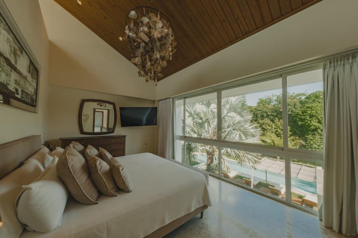 Modern Luxury With Outdoor Movie Theater and Chef Service