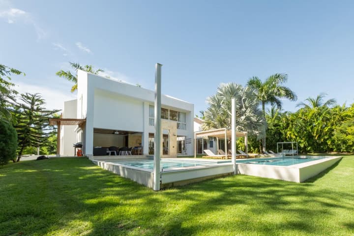 Modern Luxury With Outdoor Movie Theater and Chef Service
