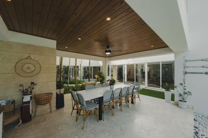 Modern Luxury With Outdoor Movie Theater and Chef Service