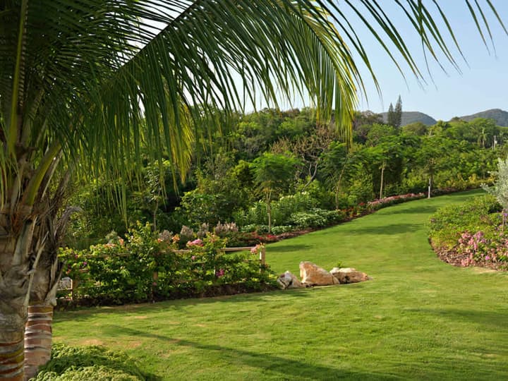 Expansive 6BR Estate Panoramic Sea Views Pool Resort Access